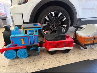 Peg Perego Thomas & Friends Train Ride-On with Clarabel & Large Track Lot
