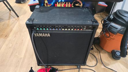 Yamaha B100-112III Bass Combo Amplifier