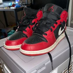 Jordan 1 Red and Black Size 6