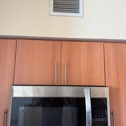 Black+Decker Stainless Steel Over-the-Range Microwave – Excellent Condition