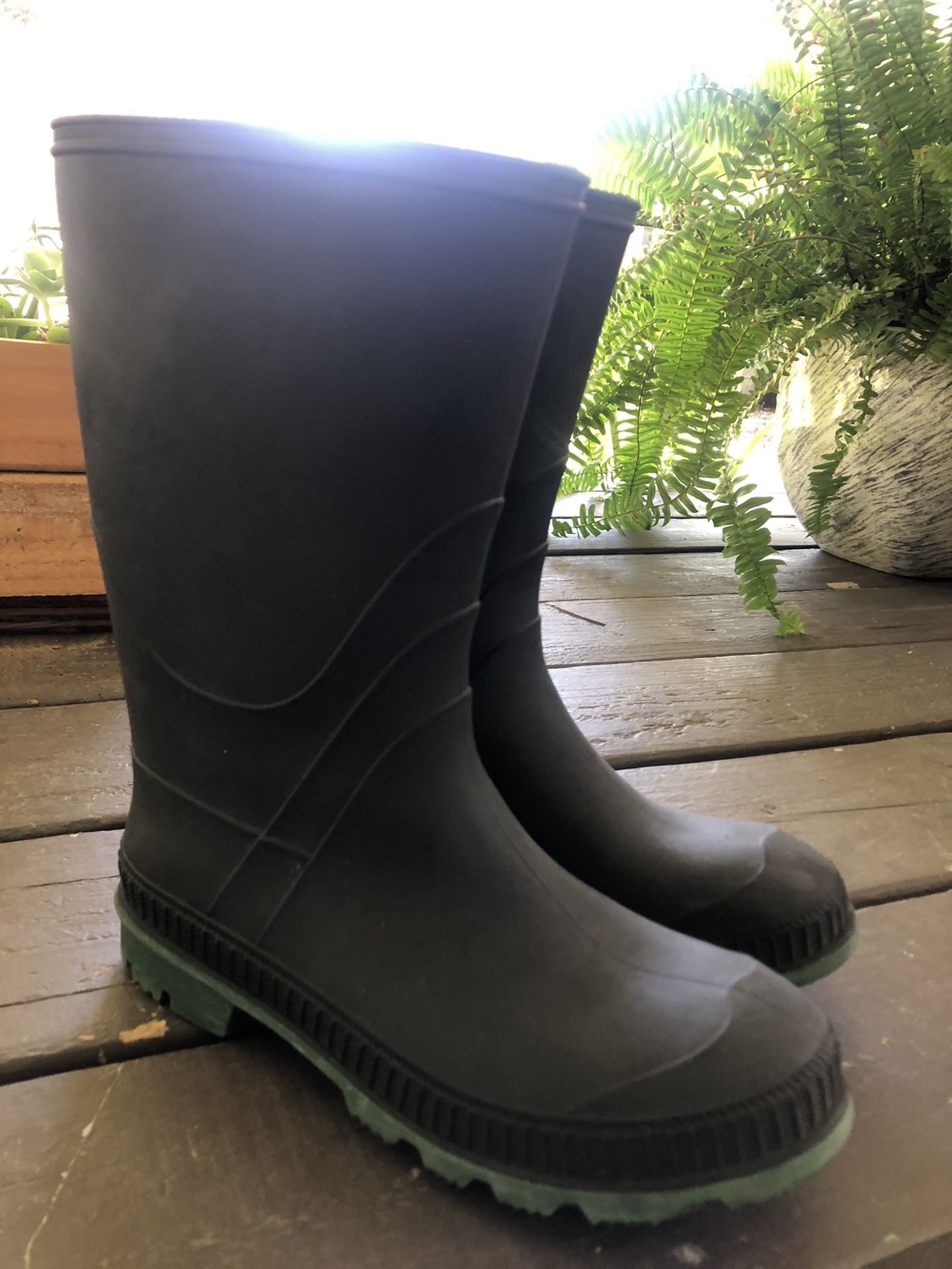 Raining Boots - Size 7