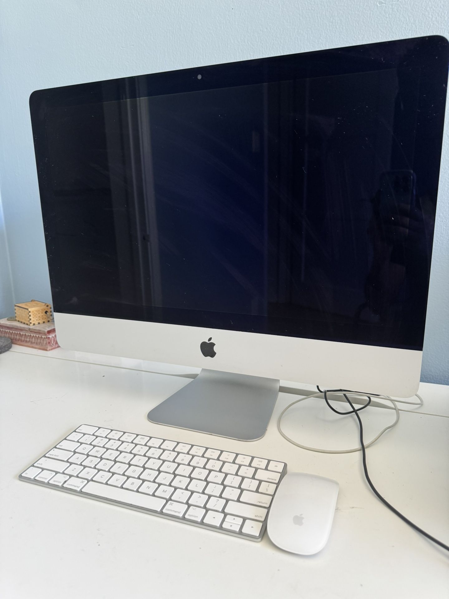 iMac Desktop w/keyboard & Mouse