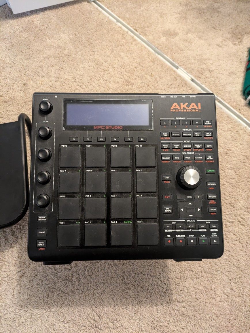 Mpc Studio Black + Accessories