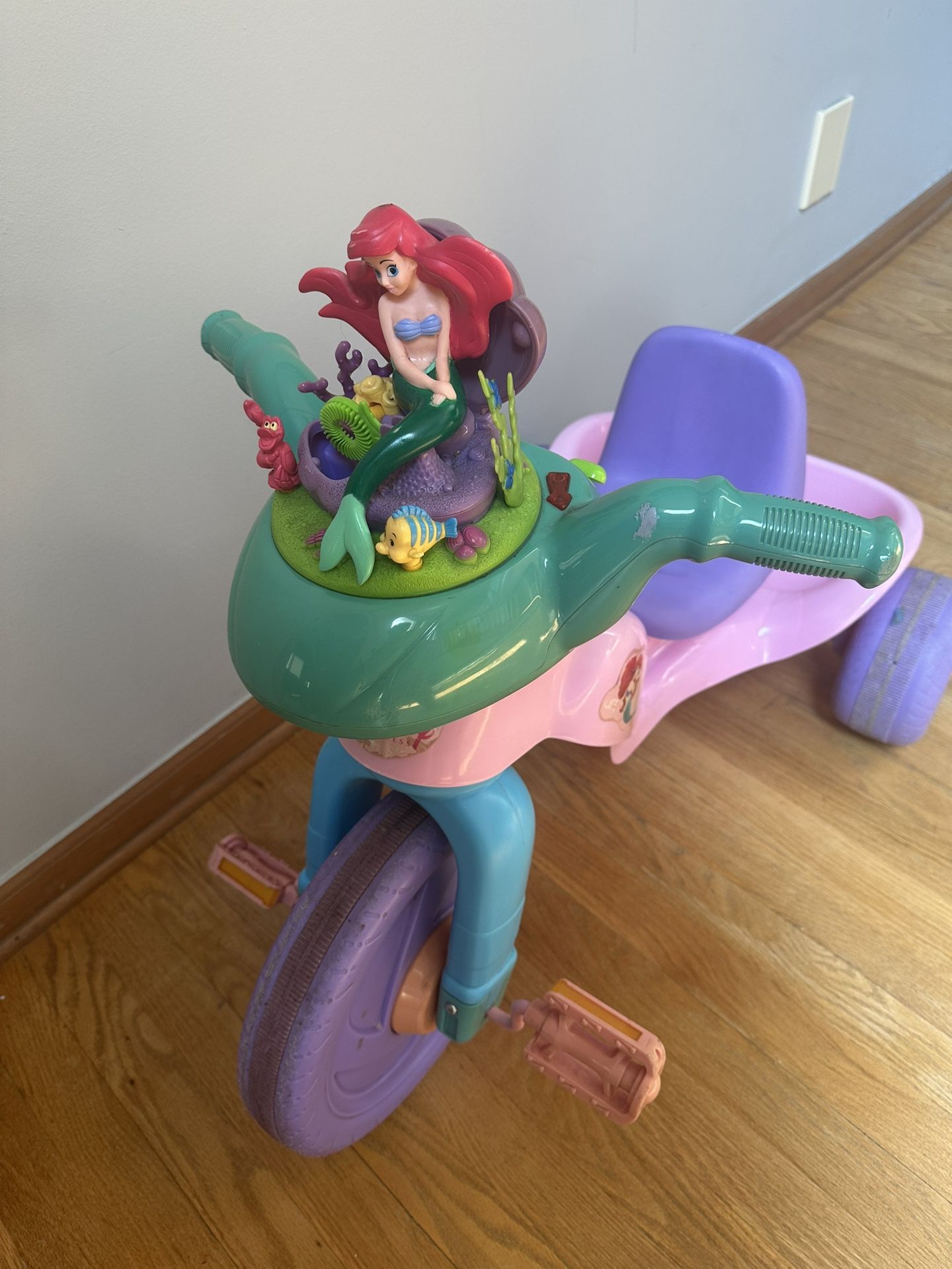 Disney Little Mermaid Tricycle - Blows Bubbles!
