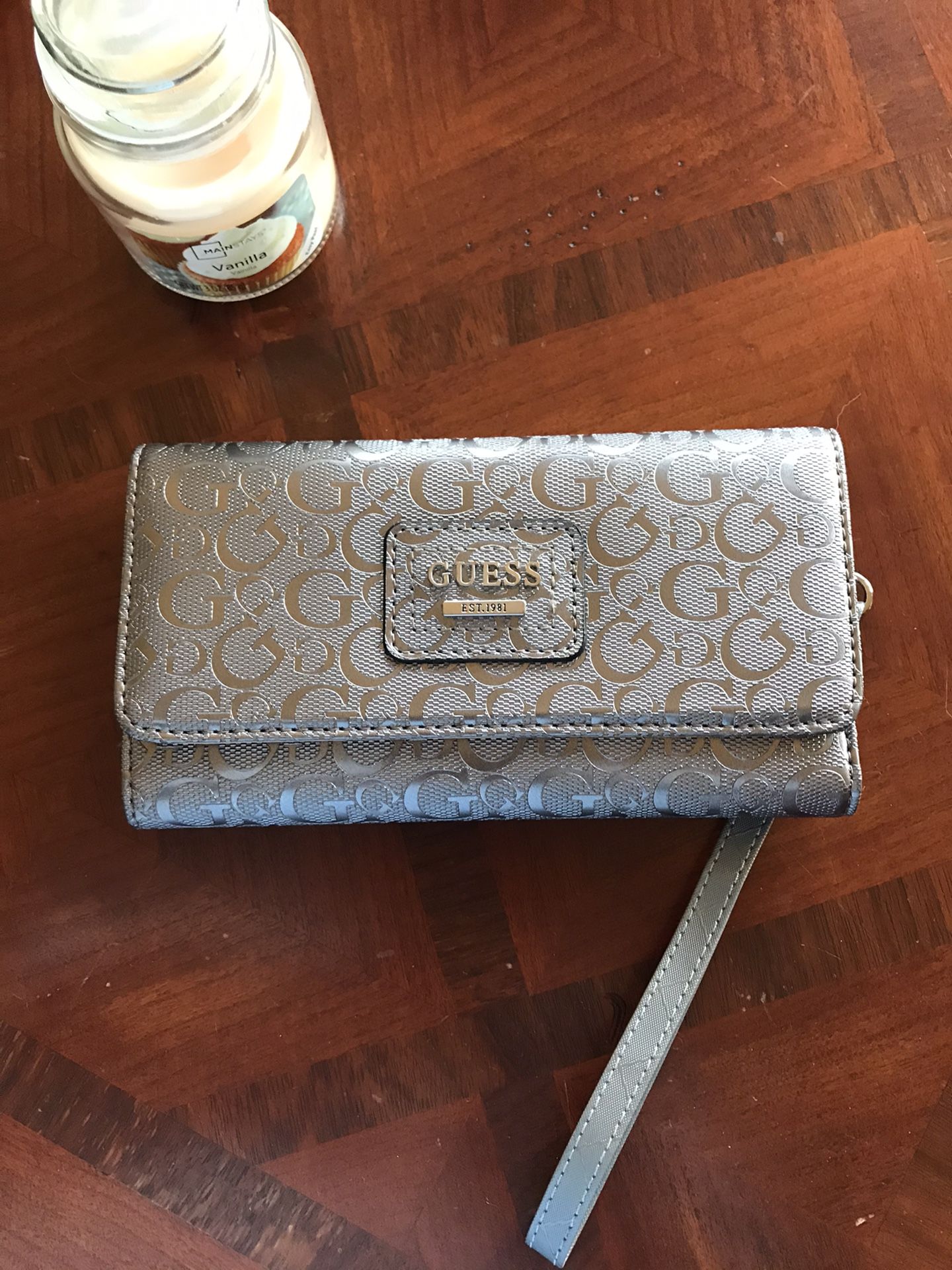 Guess wallet nwot