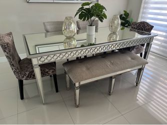 Z Gallery Dinning Room Table & Chairs