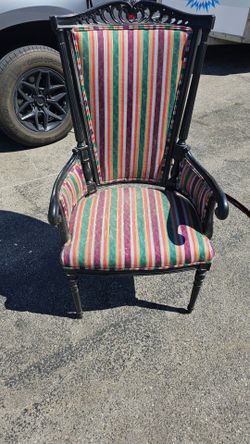 HIGH BACk VINTAGE CARVED ARM CHAIR