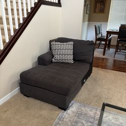 JUST LIKE NEW COMPLETE LIVING ROOM  SUIT