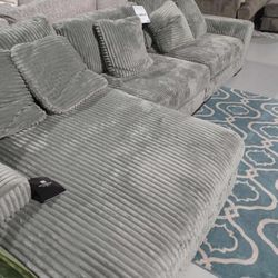 Lindyn Gray 3 Sofa Chaise Sectional