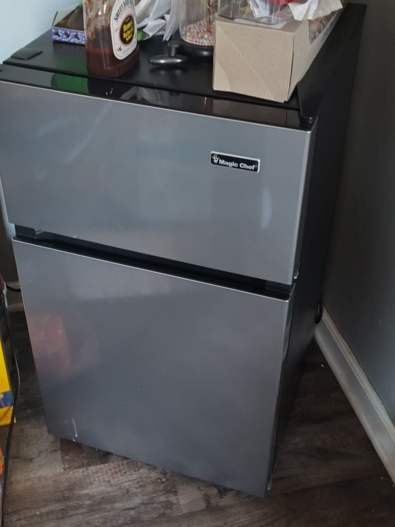 New Mini fridge 