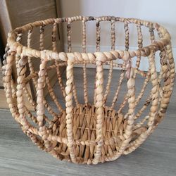 WEST ELM LARGE ROUND WICKER RATTAN SEA GRASS BASKET FOR PLANTS, TOYS, THROW BLANKET -- LIKE NEW!