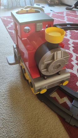 Peg Perego Choo Choo Express Ride-On Train w/ Track & New Battery