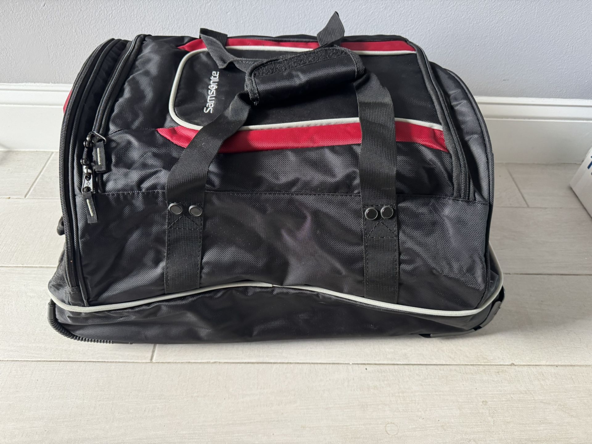 Samsonite 22” Rolling Duffle Bag