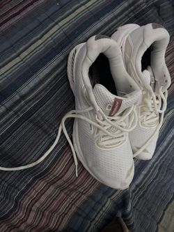 New Like Women BROOKS Shoes Size 9/5 $70
