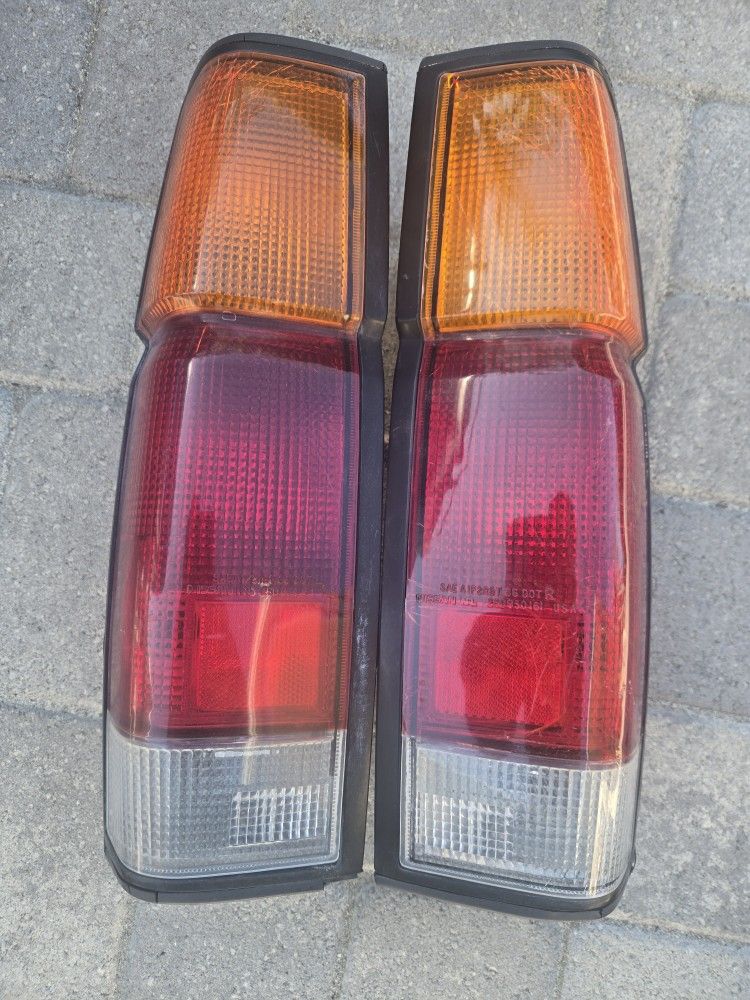 Nissan D21 Hardbody Pickup Tail Lights Used