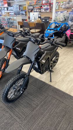 CEMOTO DIRTBIKE 2000w /48v (37 mph/ 43 miles battery ) 265lbs max BLACK