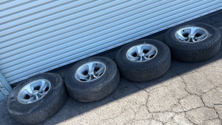 Chevy s10 15 Inch aluminum rims with caps and old tires 5 On 4.75 Lugs Fits Sonoma, Jimmy, Blazer