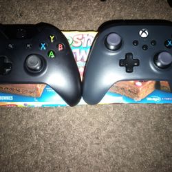 2 Xbox Controllers 