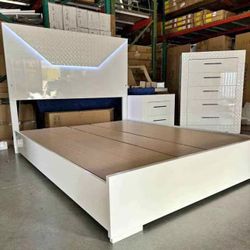 Queen Bed Frame / Brand New / Fast 🚚