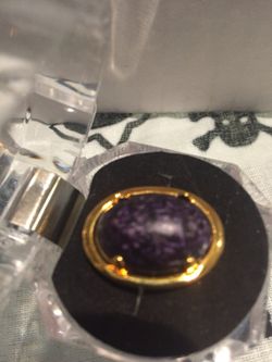 Dark purple cobochon tie tack