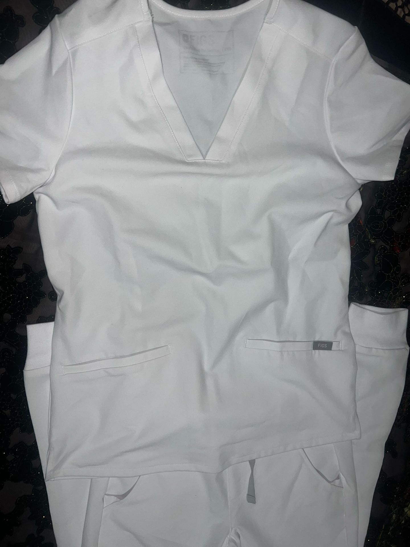 New figs scrubs white top and bottom