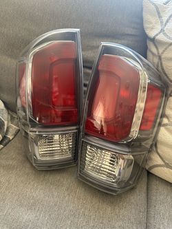 Par de Luces traseras tacoma 2016  2023