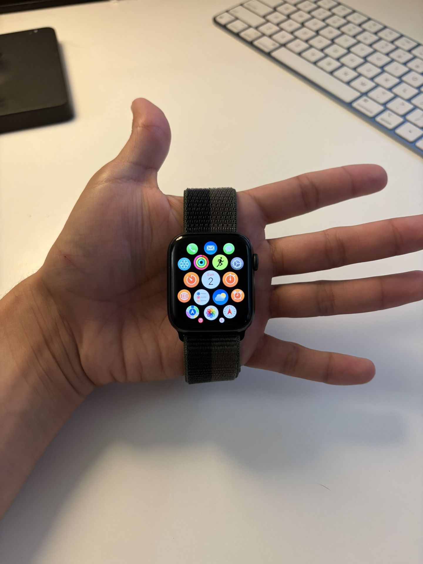 Apple Watch Series 5 (GPS + Cellular) Unlocked