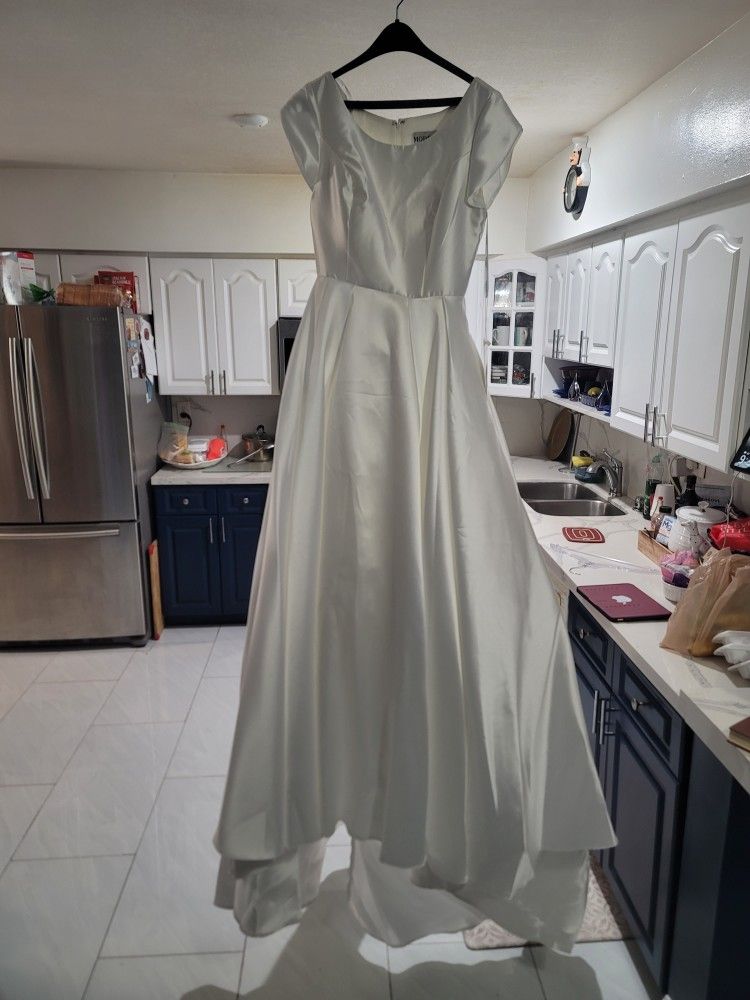 Modest Moncheri Wedding Dress (Brand New)