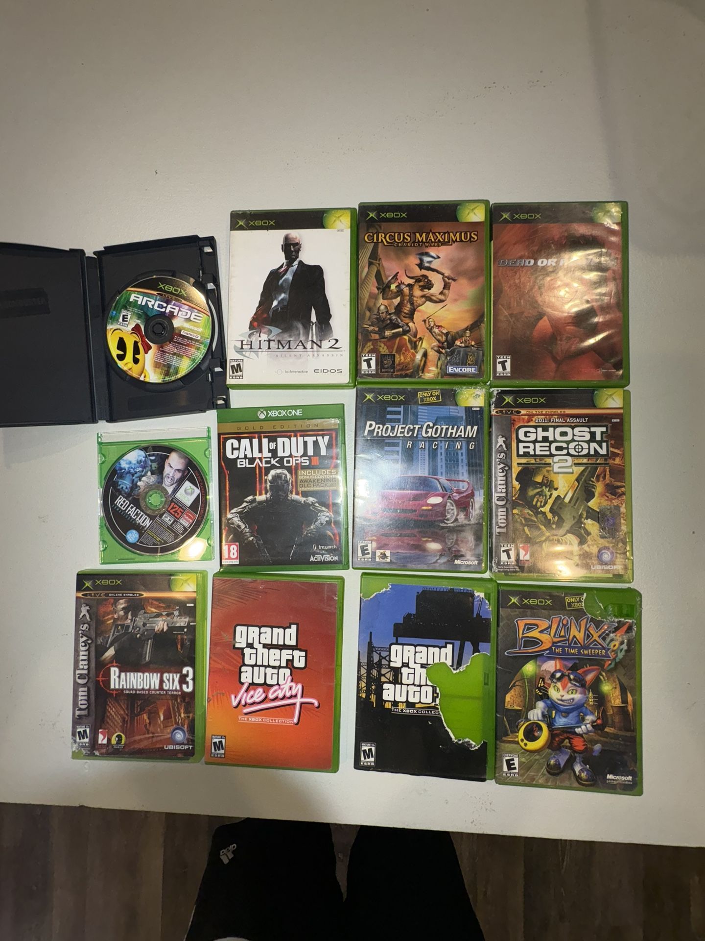 Lot of 12 vintage Xbox games grand theft auto blinkX project Gotham Mrs PACman arcade call of duty ghost recon, red faction hitman, two circus Maximu