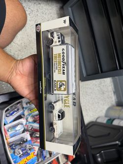 1/64 M2 HAULERS GOODYEAR 1966 FORD C-950 BOX TRUCK & 1972 FORD F250 4X4