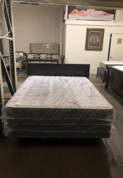 QUEEN BED
