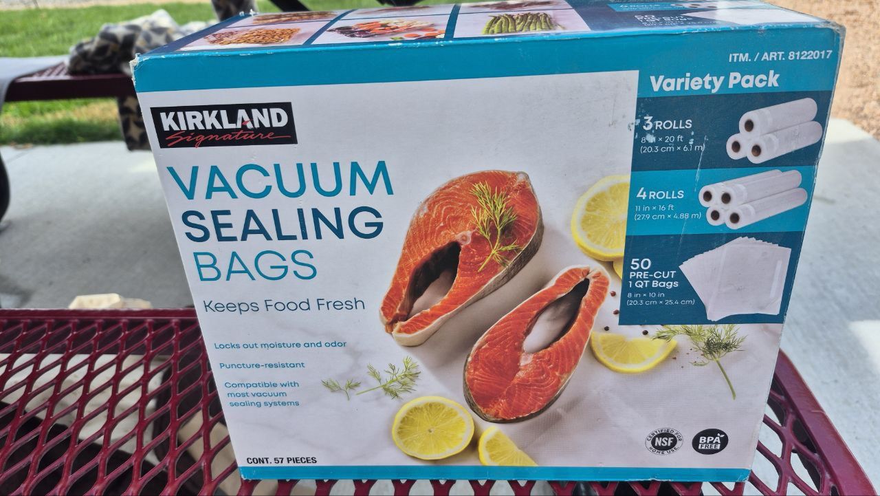 🧊 Kirkland Signature Vacuum Sealing Bags – New in Box (57 Pieces)