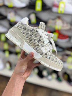 LOUIS VUITTON TRAINER SNEAKERS SIZE 8 USED ENTRUPY VERIFIED