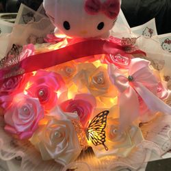 Ramo De Flores Eternas Con Hello Kitty $50