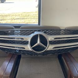 2019 Mercedes GLC Grill