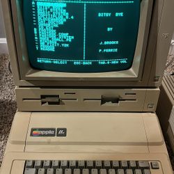 Vintage Apple ][e Computer 