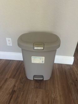 Small Brightroom Trashcan