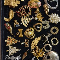 Brooch Lot 