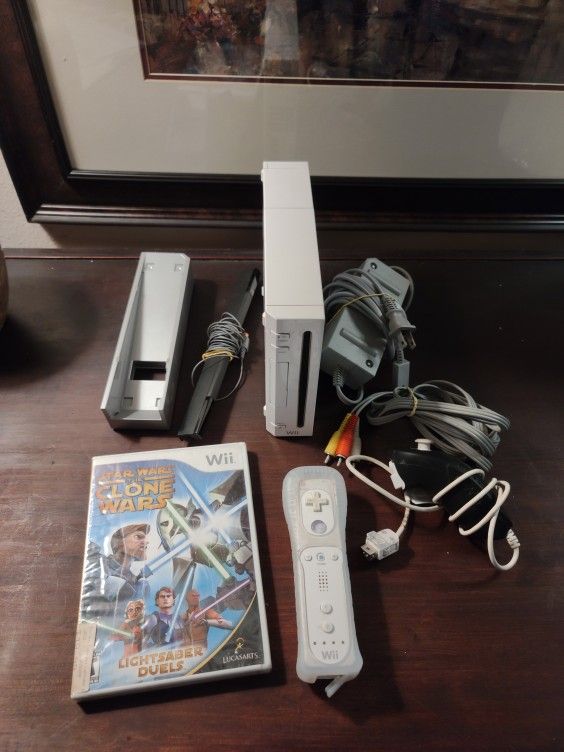 Nintendo Wii Video Game Console w/ Game, Controller, Cords