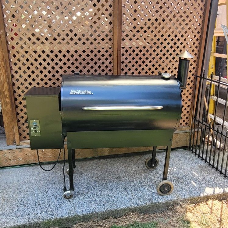 TRAEGER BIG TEX PELLET GRILL SMOKER. BBQ075