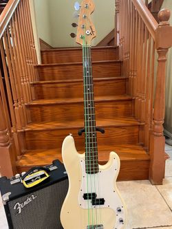 Squier Affinity Vintage Precision Bass w/ Fender Rumble 15 Bass Amp