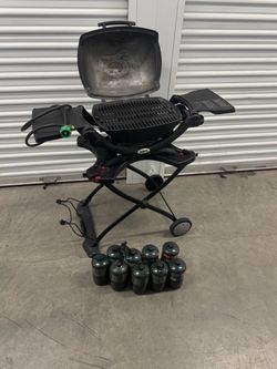 Weber Q 1200 W/ Stand and cover