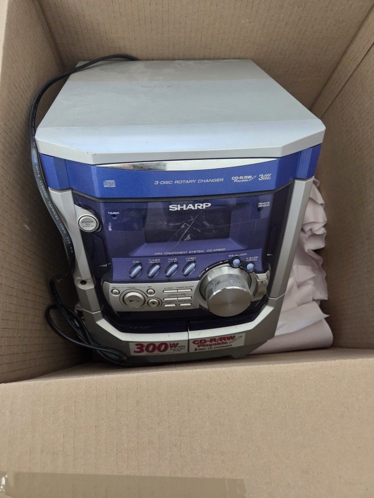 Stereo With Speakers