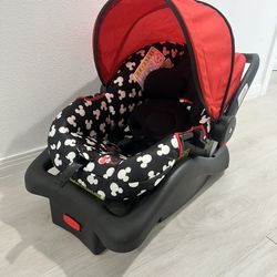 BRAND NEW.  CAR SEAT  IN BOX 📦 