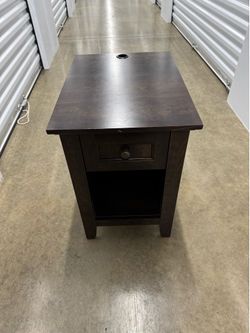 Espresso End Table / Nightstand