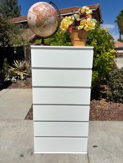 White 6 Drawer Modern Dresser Chest of Drawers Furniture Great Condition