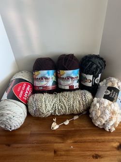 Yarn lot cream and brown