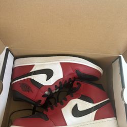Jordan 1 Mid