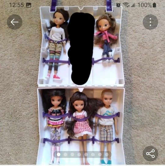 Moxie and Bratz dolls