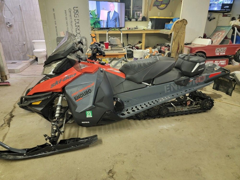 18 SKIDOO RENEGADE 1200